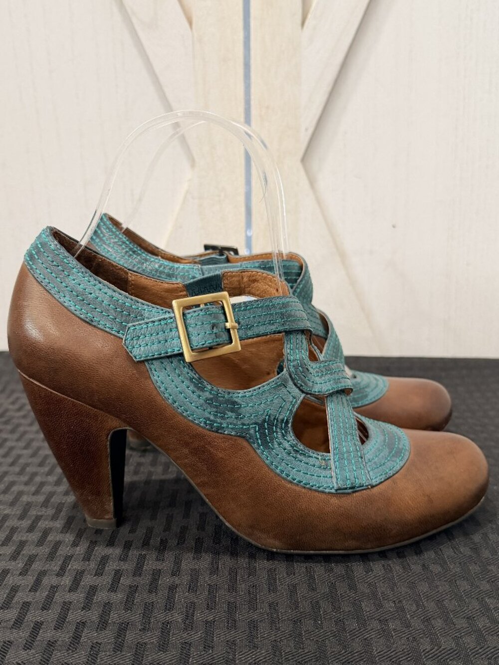 Miz Mooz Soho Brown & Teal Leather Cutout Mary Jane Heels Size 6.5